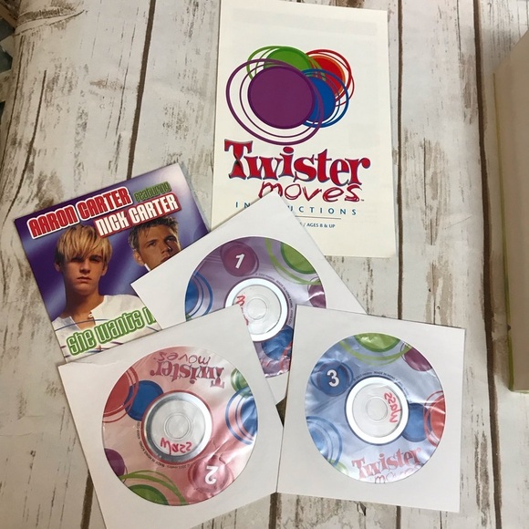 Twister Moves Dance Game with 4 CDs & 144 Dance Sessions by Milton Bradley Y2K - Picture 11 of 12